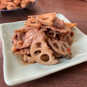 れんこんと豚こまのごまドレッシング炒め